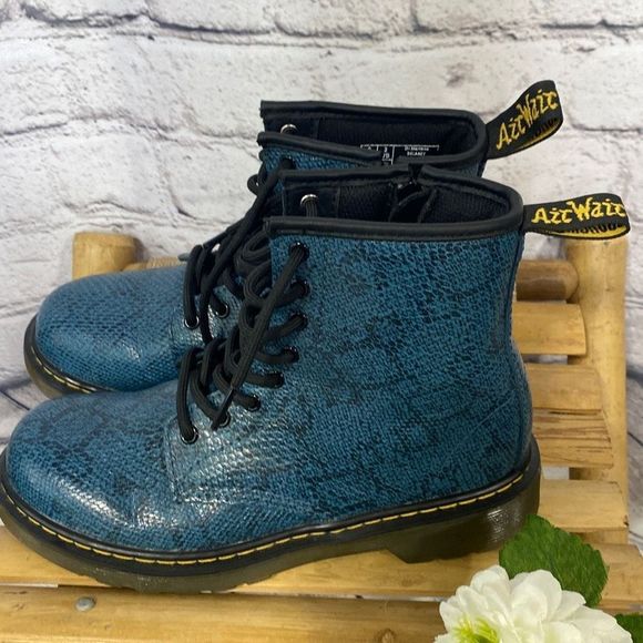 Dr Martens Delaney Blue Python Print Combat Boots Size 3/34 - Picture 3 of 10